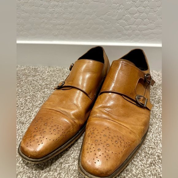Daper and debonair Stacy Adams leather shoes. - Picture 7 of 8